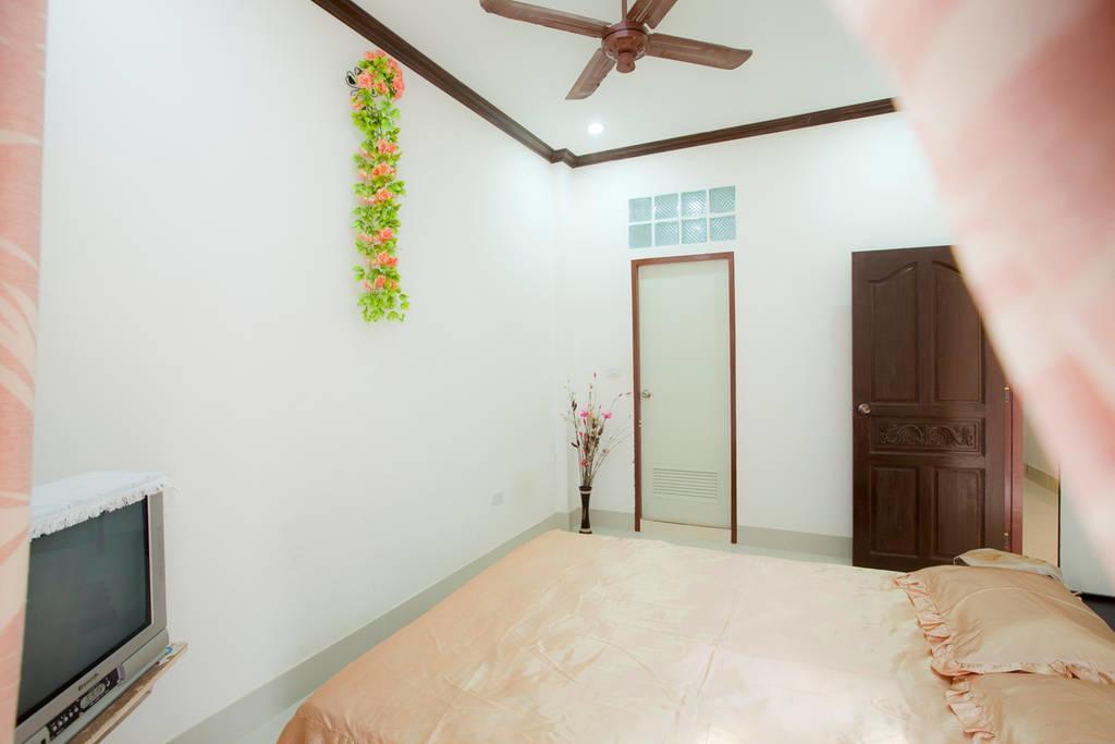 Phuket New Era Guesthouse מראה חיצוני תמונה